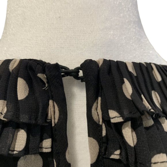 Max Studio Black & grey polka dot pattern w/ruffled collar, & cap sleeve, Small - Picture 5 of 5